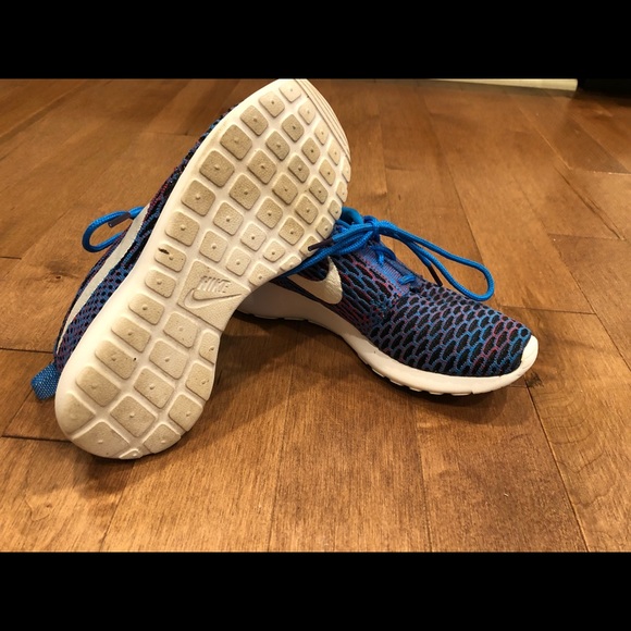 Nike Sneakers - Picture 3 of 4